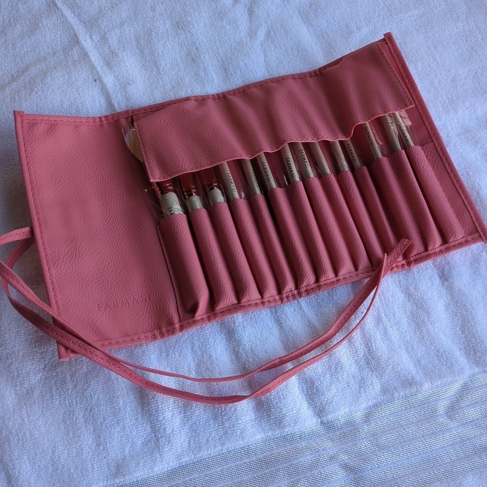 Farmasi 12 Piece Makeup Brush Set Pink Case
